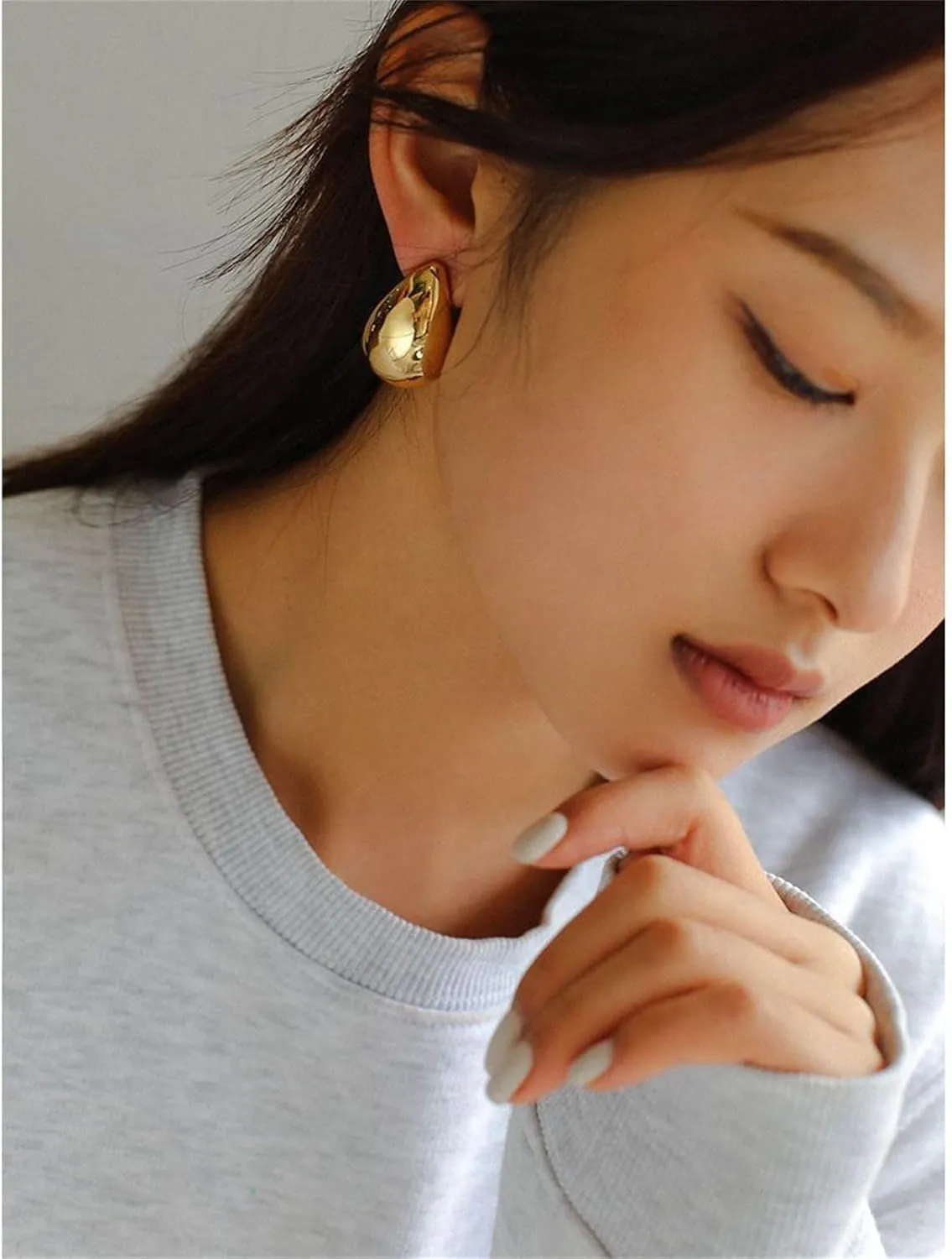 14K Gold Plated Teardrop Chunky Hoop Earrings for Women Waterdrop Gold Earrings Lightweight Teardrop Gold Big Earrings Geometric High Polished Statement Hoop Earrings Fashion Jewelry Gift
