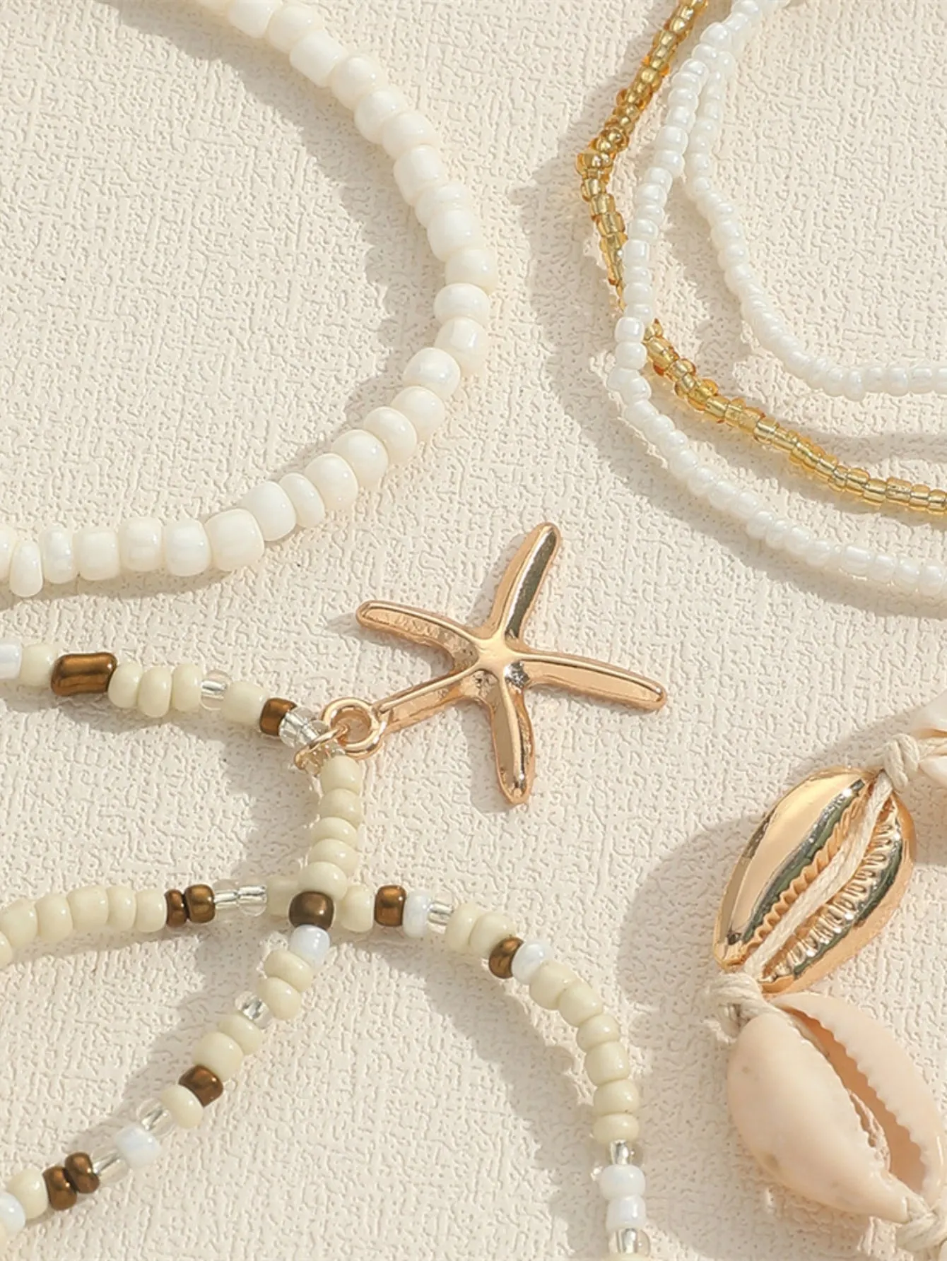 7pcs Bohemian Style Beaded Bracelets With Shell, Beads & Starfish Pendants For Women (Bead Colors Are Randomly Matched)