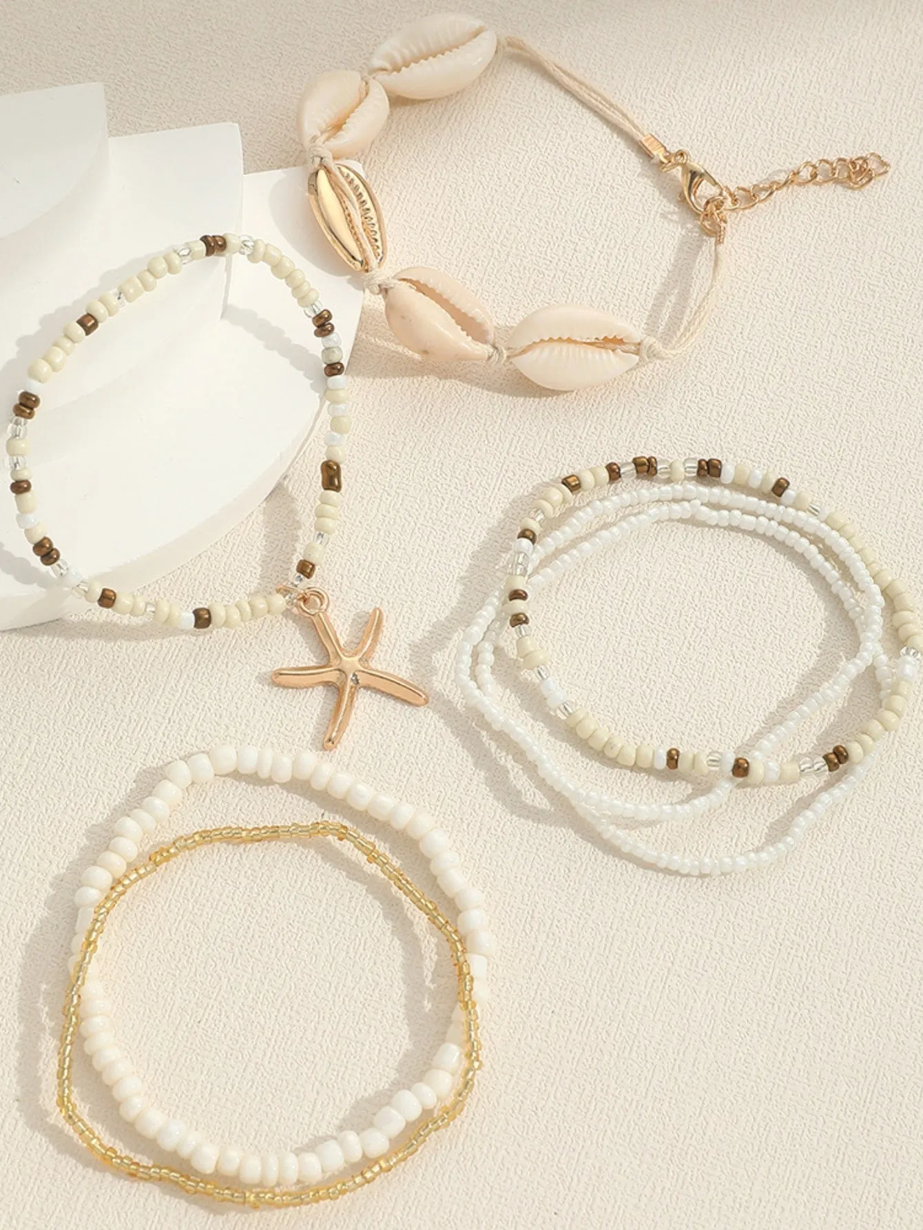7pcs Bohemian Style Beaded Bracelets With Shell, Beads & Starfish Pendants For Women (Bead Colors Are Randomly Matched)