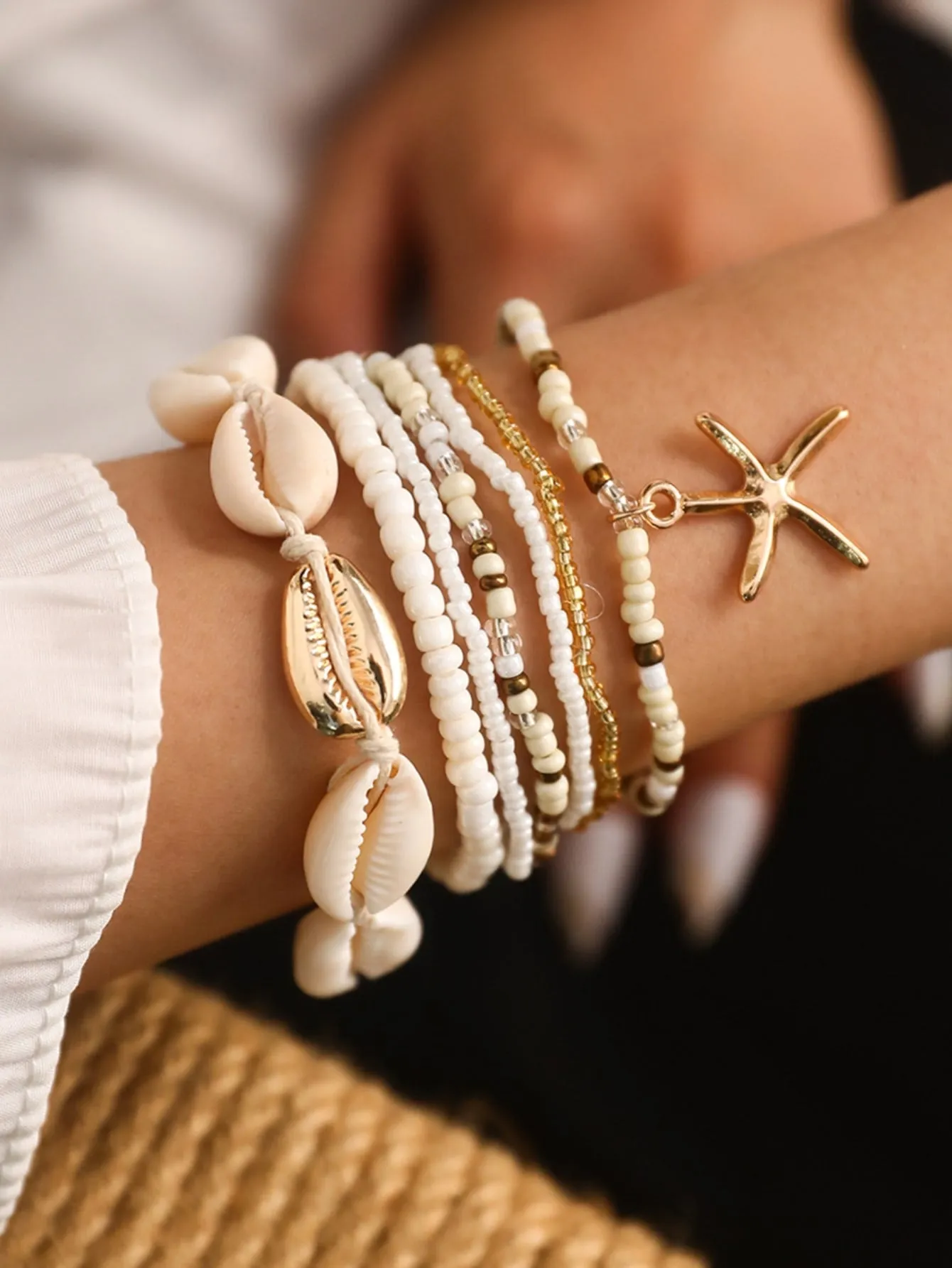 7pcs Bohemian Style Beaded Bracelets With Shell, Beads & Starfish Pendants For Women (Bead Colors Are Randomly Matched)