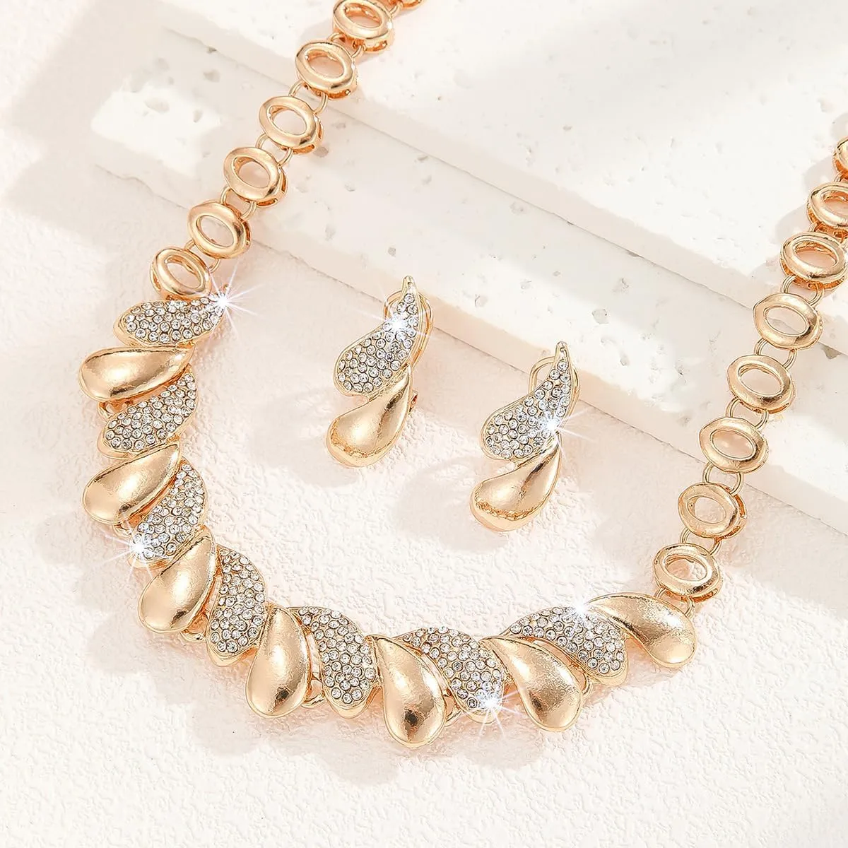 Alloy Crystal Statement Necklace Earrings Sets for Women Elegant Rose Gold Pendant Jewelry for Bridal Bridesmaid Weddings Parties Evening Events Special Occasions