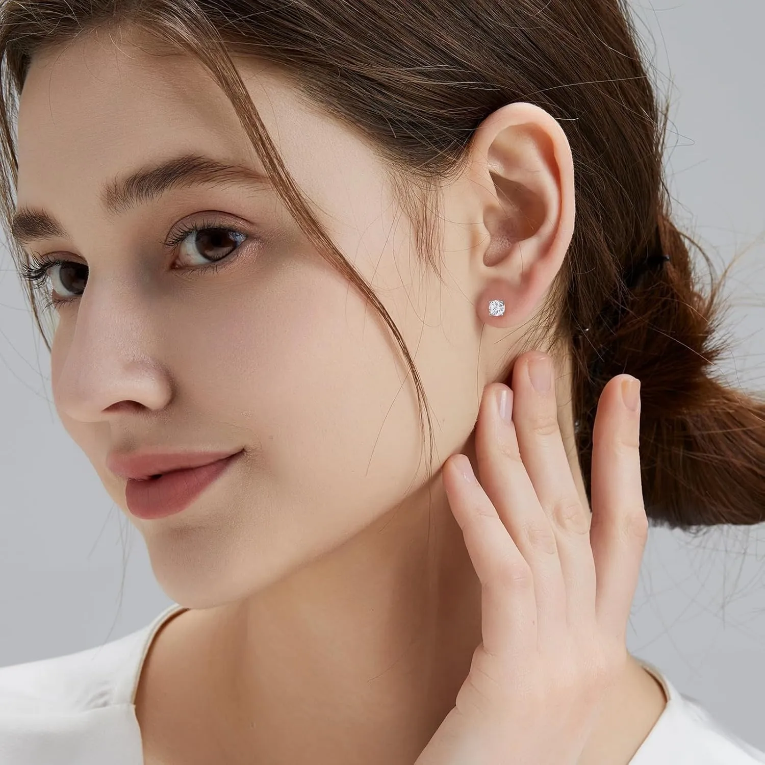 CG&KYGG Moissanite Stud Earrings for Men Women, 18K White Gold Plated S925 Sterling Silver Hypoallergenic Jewelry Gift, 0.6-2ct Round Cut D Color VVS1 Clarity Lab Created Diamond Earring