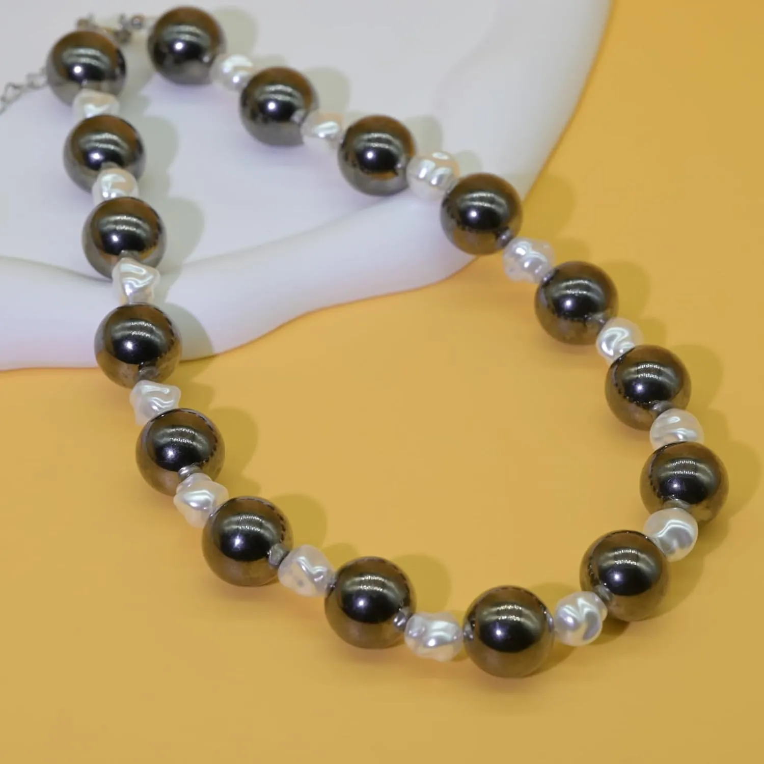 Chunky Pearl necklace for Women Trendy Imitation Pearl Necklace for Women and Men Multi Strand Colorful Plated Beaded Necklace Set