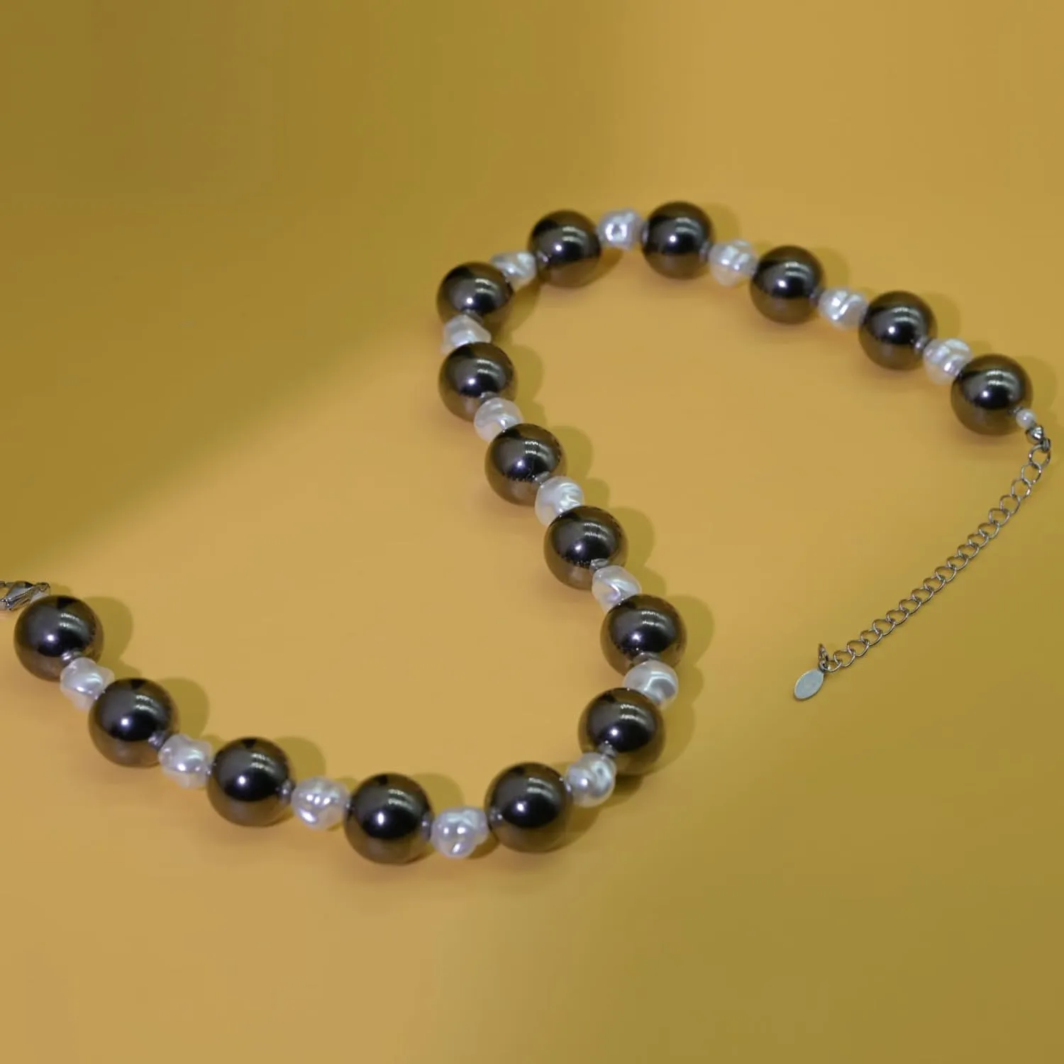 Chunky Pearl necklace for Women Trendy Imitation Pearl Necklace for Women and Men Multi Strand Colorful Plated Beaded Necklace Set