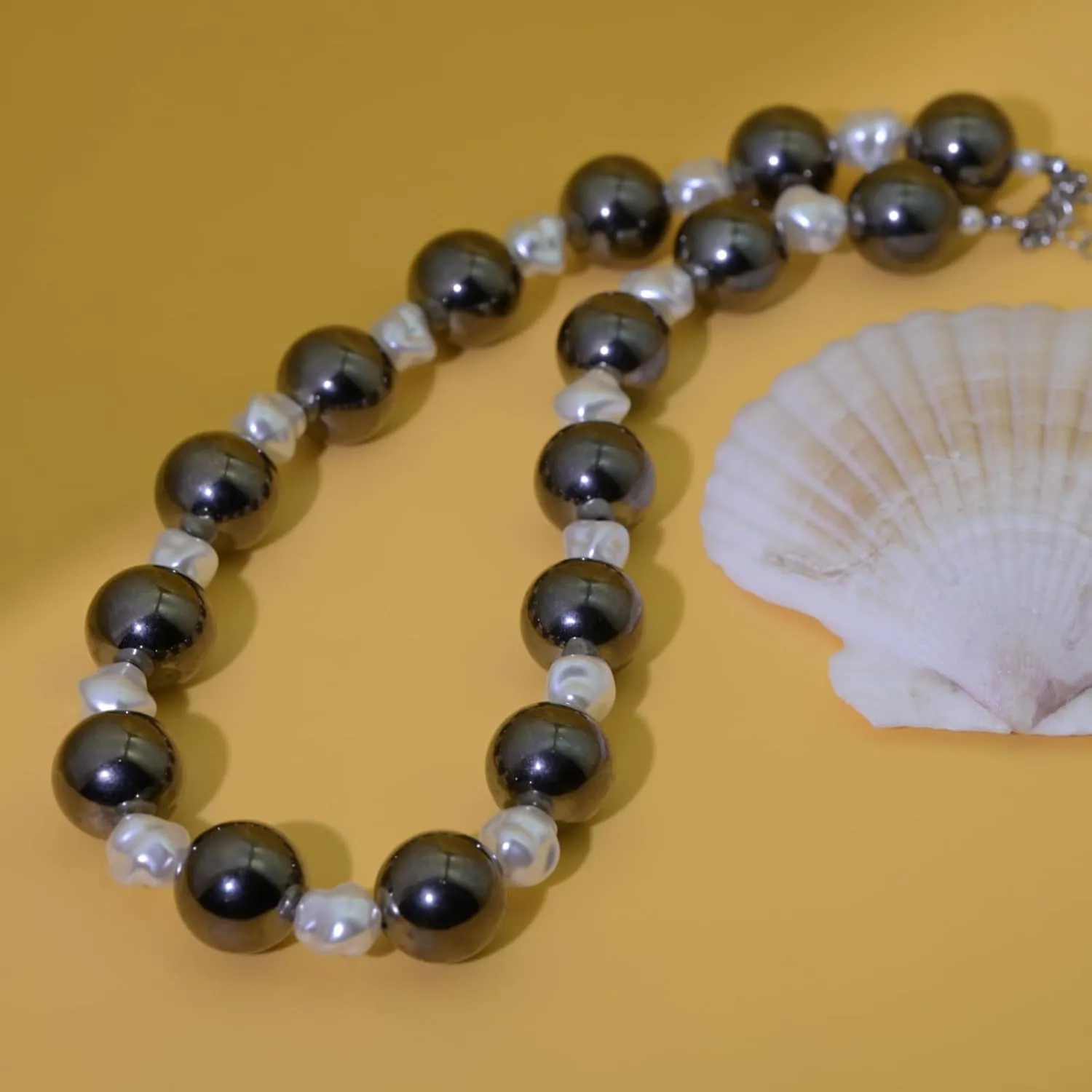 Chunky Pearl necklace for Women Trendy Imitation Pearl Necklace for Women and Men Multi Strand Colorful Plated Beaded Necklace Set