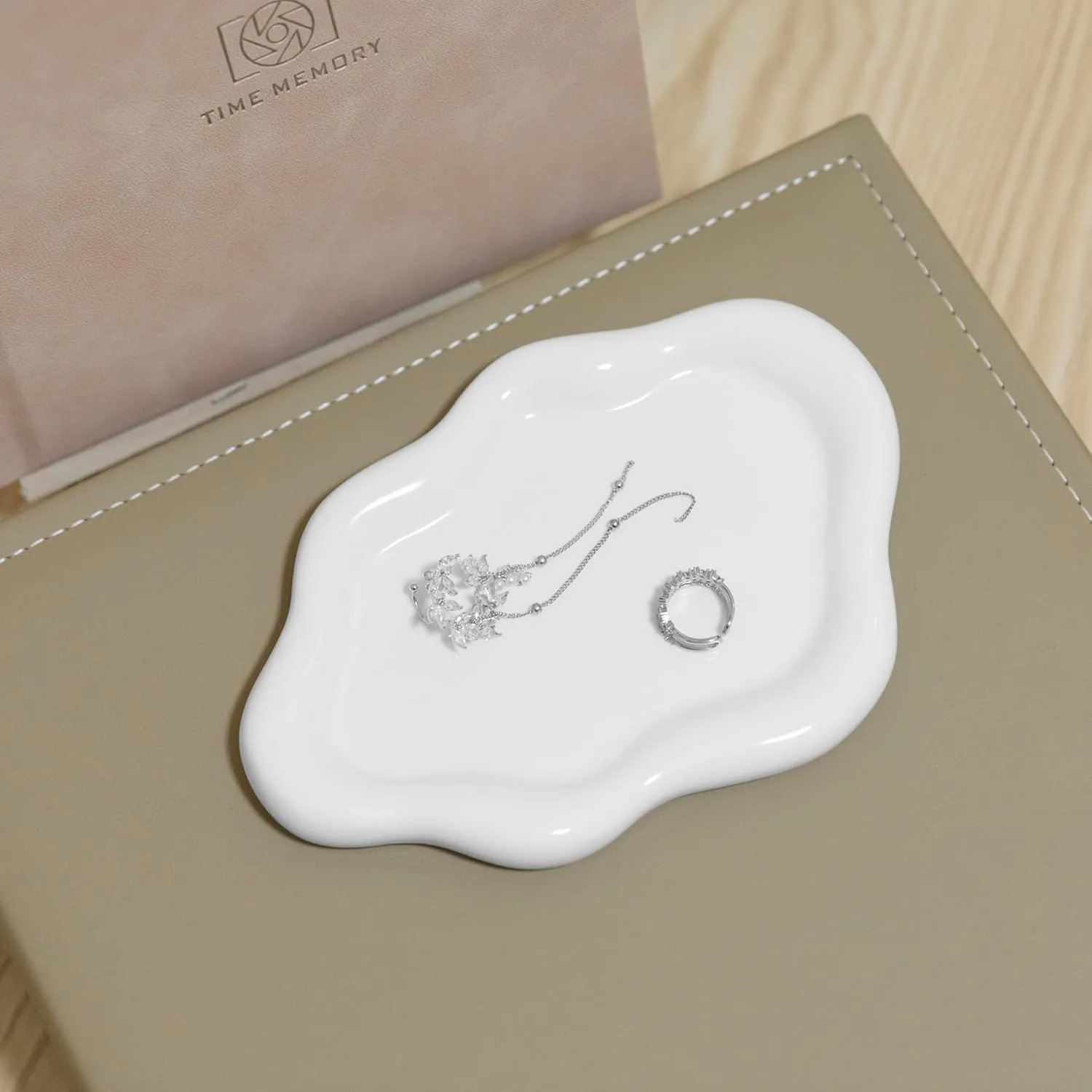 Cloud Trinket Dish, Chubby Jewelry Tray, Ceramic Jewelry Ring Trinket Dish for Rings Earrings Necklace Organizer, Mother's Day Thanksgiving Christmas Birthday Bridesmaid Gifts (White)