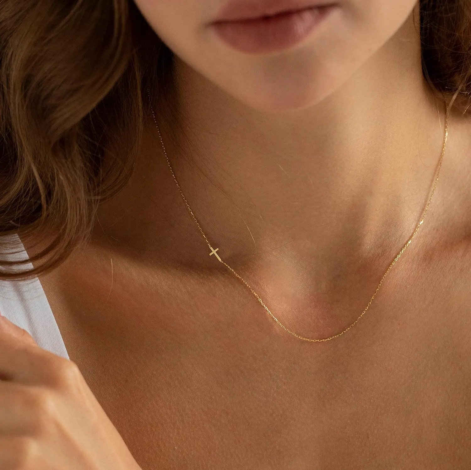 Cross Necklace for Women, Small 14K Gold Plated Cross Pendant Necklace Dainty Gold Cross Necklace Cute Cross Choker Necklace Simple Gold Charm Necklace for Women Trendy Jewelry Gifts