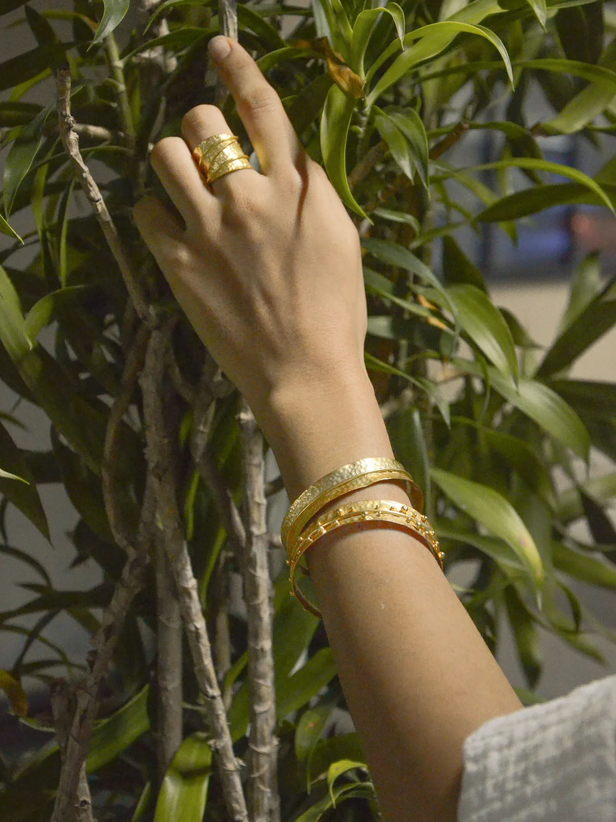 Dira Bangle Plain Gold Set of 2