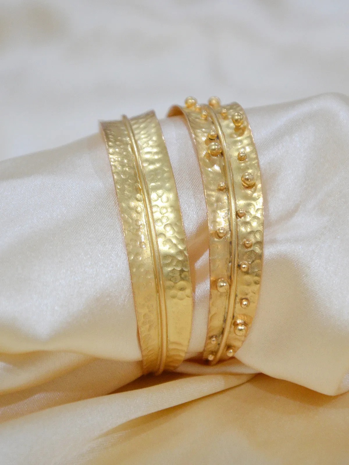 Dira Bangle Plain Gold Set of 2