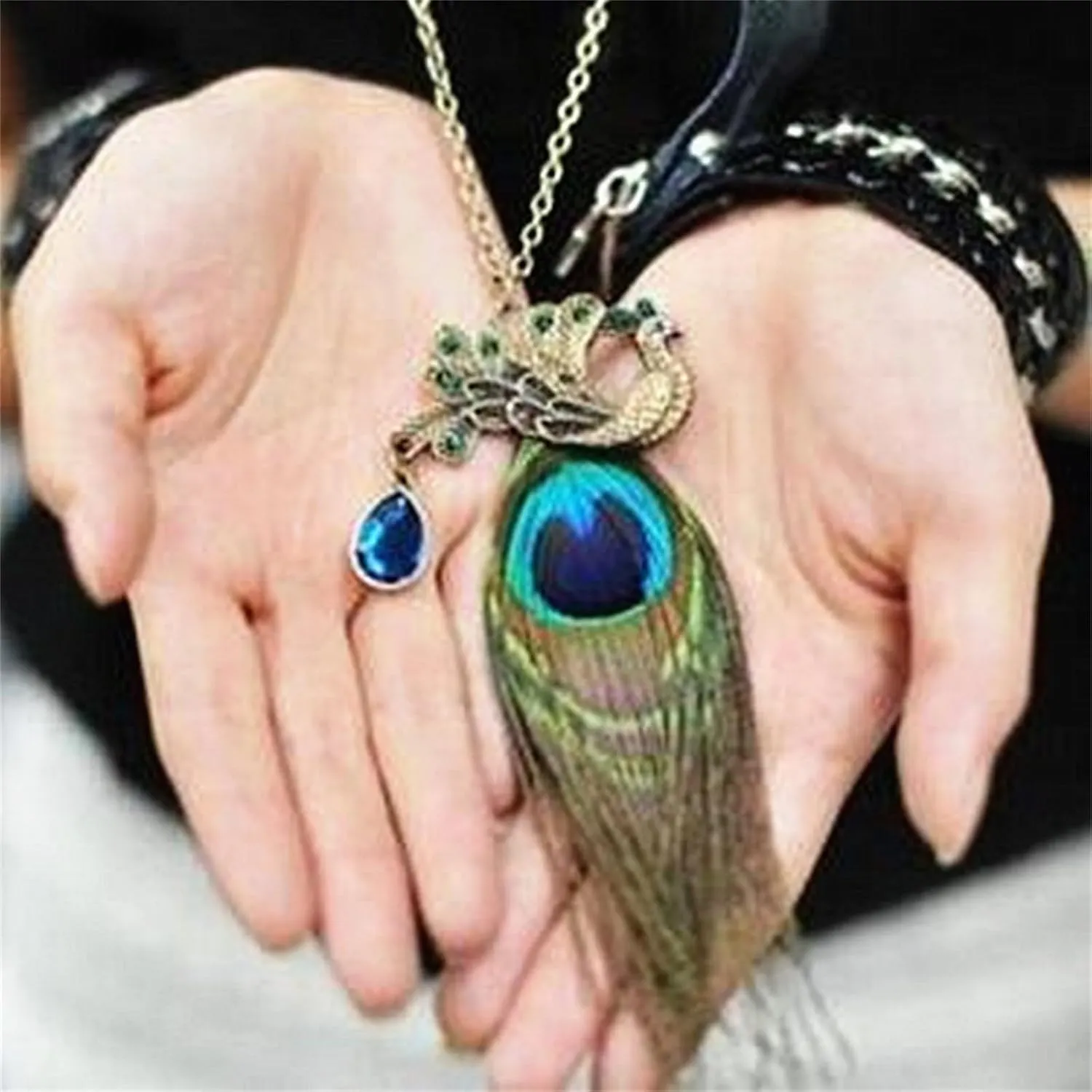 Dreuyet Bohemian Peacock Feather Necklace for Women Handmade Boho Vintage Turquoise Crystal Pendant Necklace Statement Summer Beach Retro Ethnic Jewelry