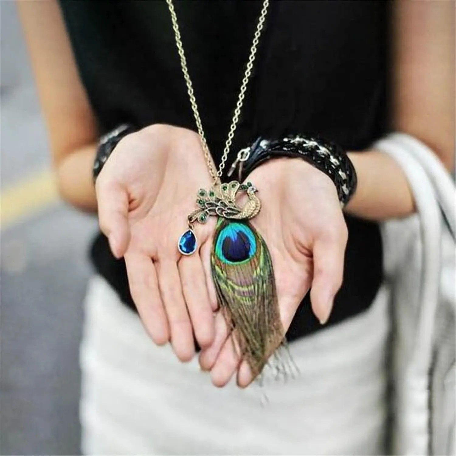 Dreuyet Bohemian Peacock Feather Necklace for Women Handmade Boho Vintage Turquoise Crystal Pendant Necklace Statement Summer Beach Retro Ethnic Jewelry