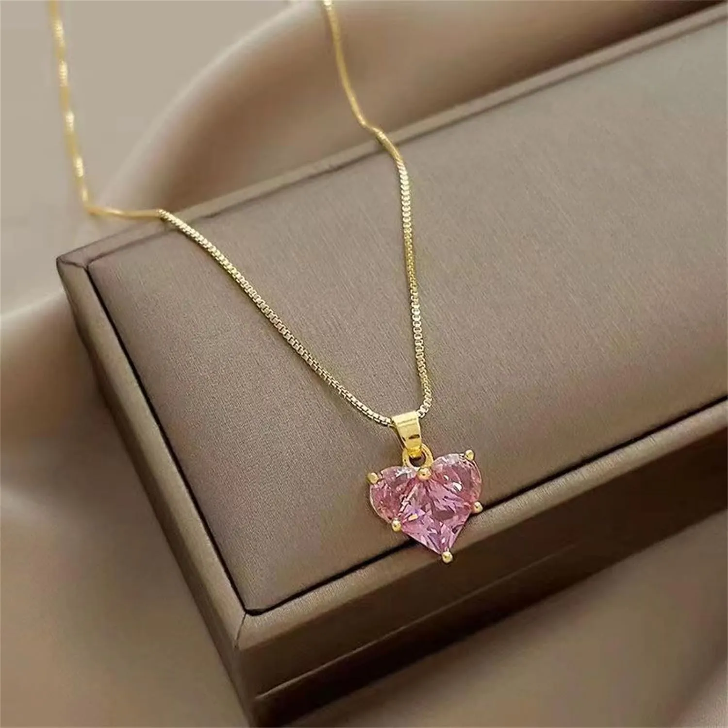 Dreuyet Pink Heart Necklace for Women Dainty Cute Y2k Silver Clear Crystal Heart with Arrow Pendant Choker Necklace Aesthetic Jewelry