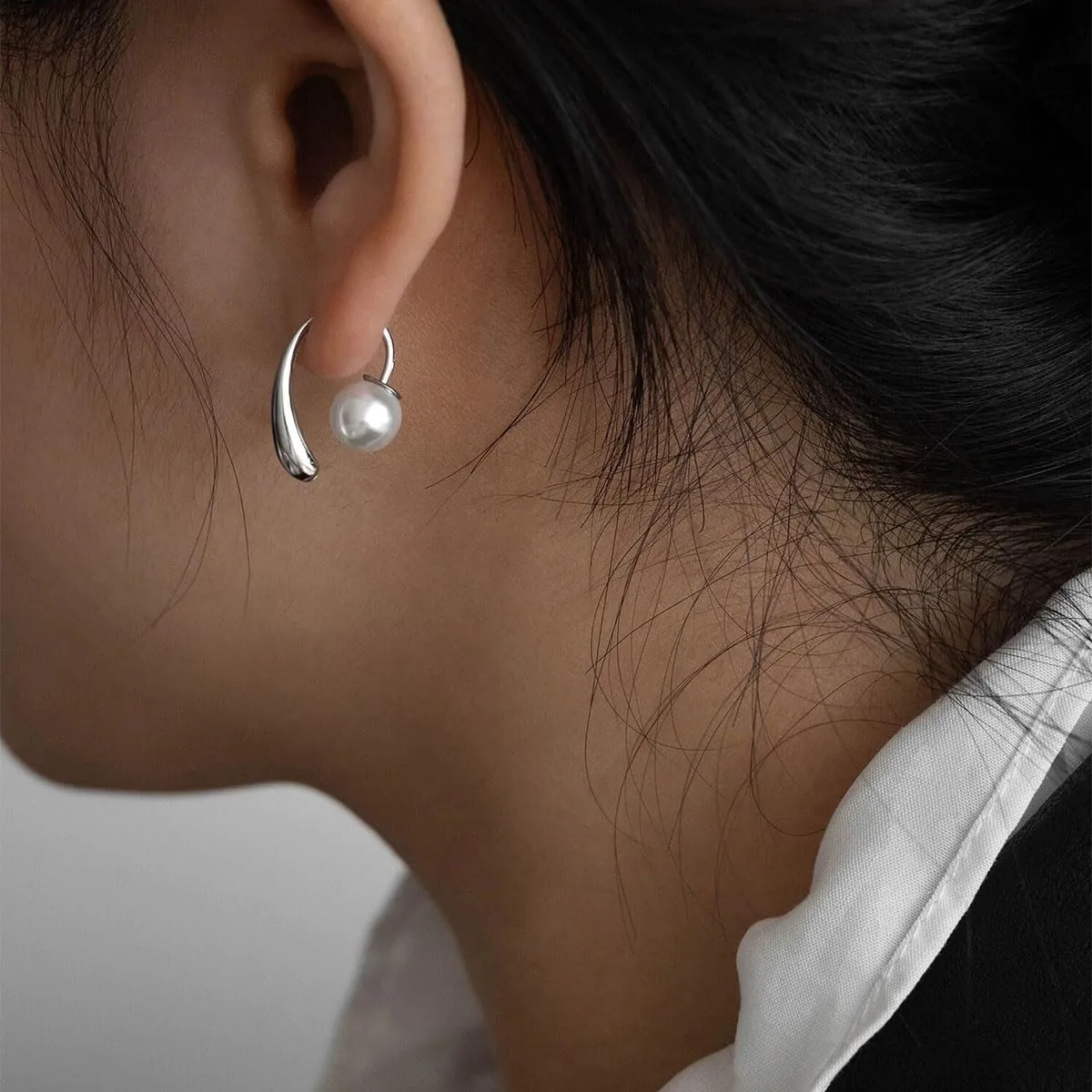 Fashion Pearl Hoop Earrings for Women,Small Pearl 14k Gold Plated Titanium Hypoallergenic Earrings Jewelry Gift for Women,Dainty Huggie Earring.
