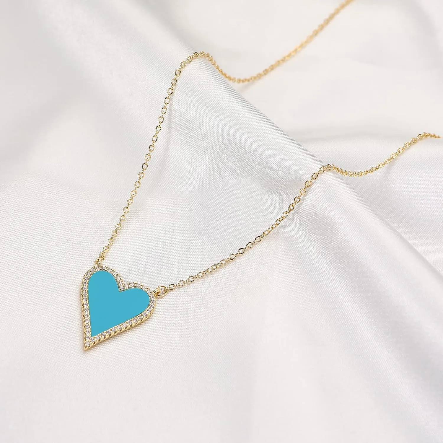 Heart Necklace for Women Trendy Preppy Jewelry Gold Plated Love Heart Pendant, Heart Paperclip Chain Necklace Cute Heart Necklaces Birthday for Women Dainty Jewelry