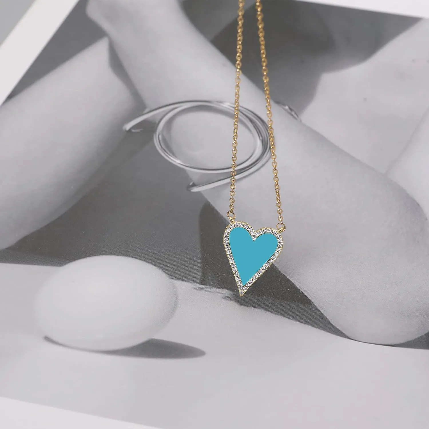 Heart Necklace for Women Trendy Preppy Jewelry Gold Plated Love Heart Pendant, Heart Paperclip Chain Necklace Cute Heart Necklaces Birthday for Women Dainty Jewelry