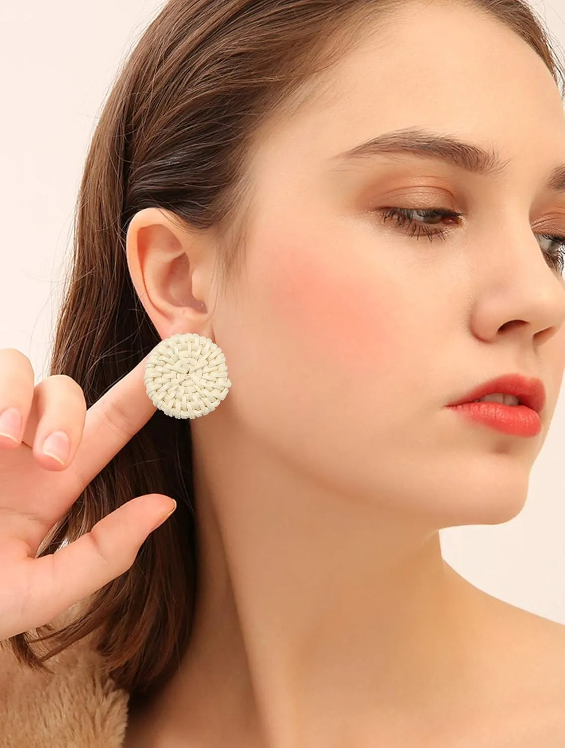 HEIDKRUEGER Rattan Straw Earring Handmade Boho Round Wicker Braid Woven Disc Drop Earring Lightweight Statement Stud Earring for Women Girls
