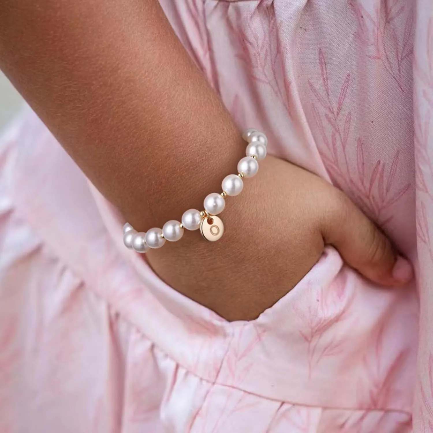 Initial Pearl Bracelet Flower Girl Bracelet Proposal Gifts for Girls, Dainty Gold Pearl Bracelets with Letter A-Z Personalized Name Jewelry Birthday Christmas Wedding Party Gift for Her