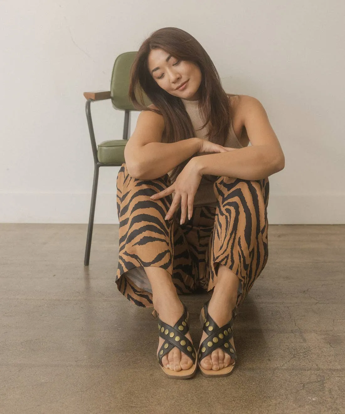 KYLIE CRISSCROSS SANDAL (blk) - Oasis Society