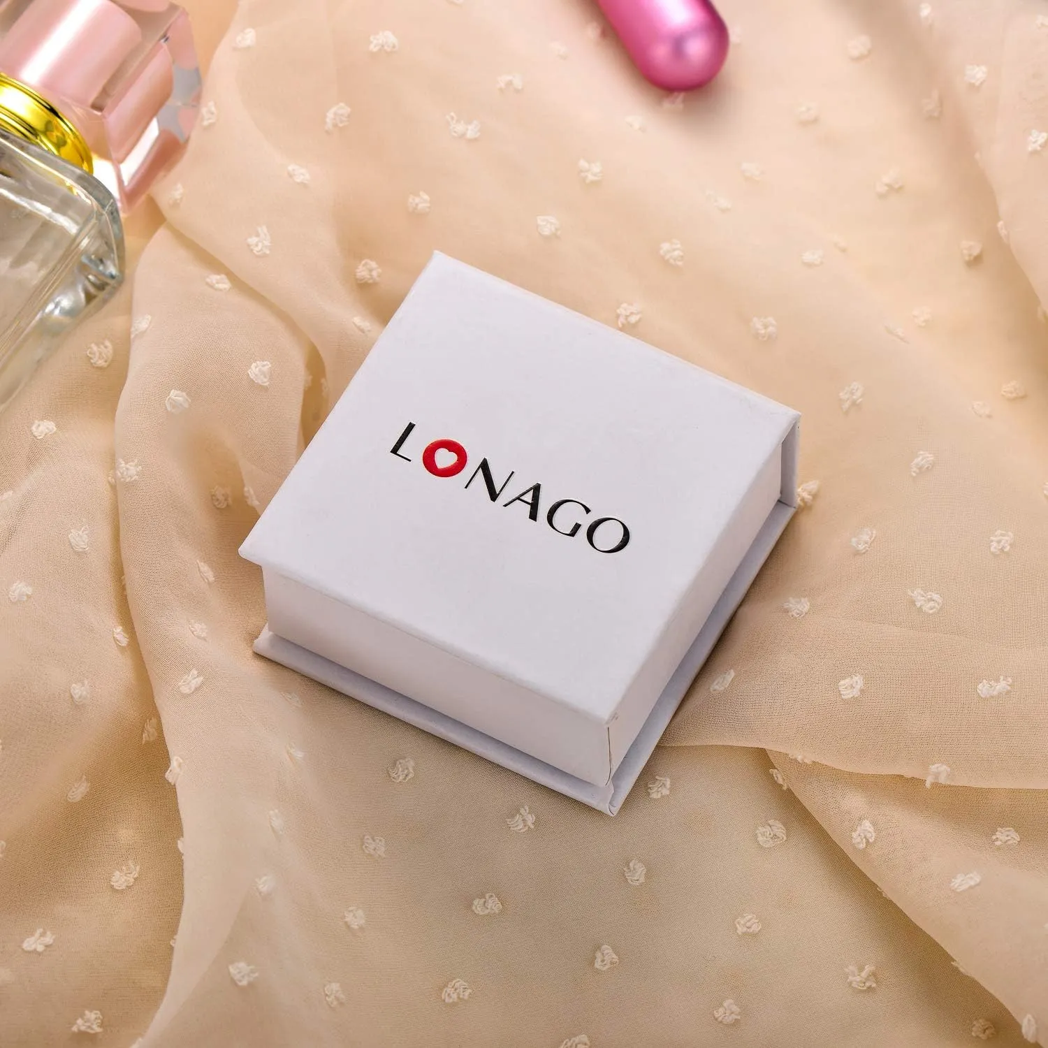LONAGO Three Name Necklace Personalized Custom Made Any Nameplate Family Name Heart Pendant Jewelry Gift for Women Mom