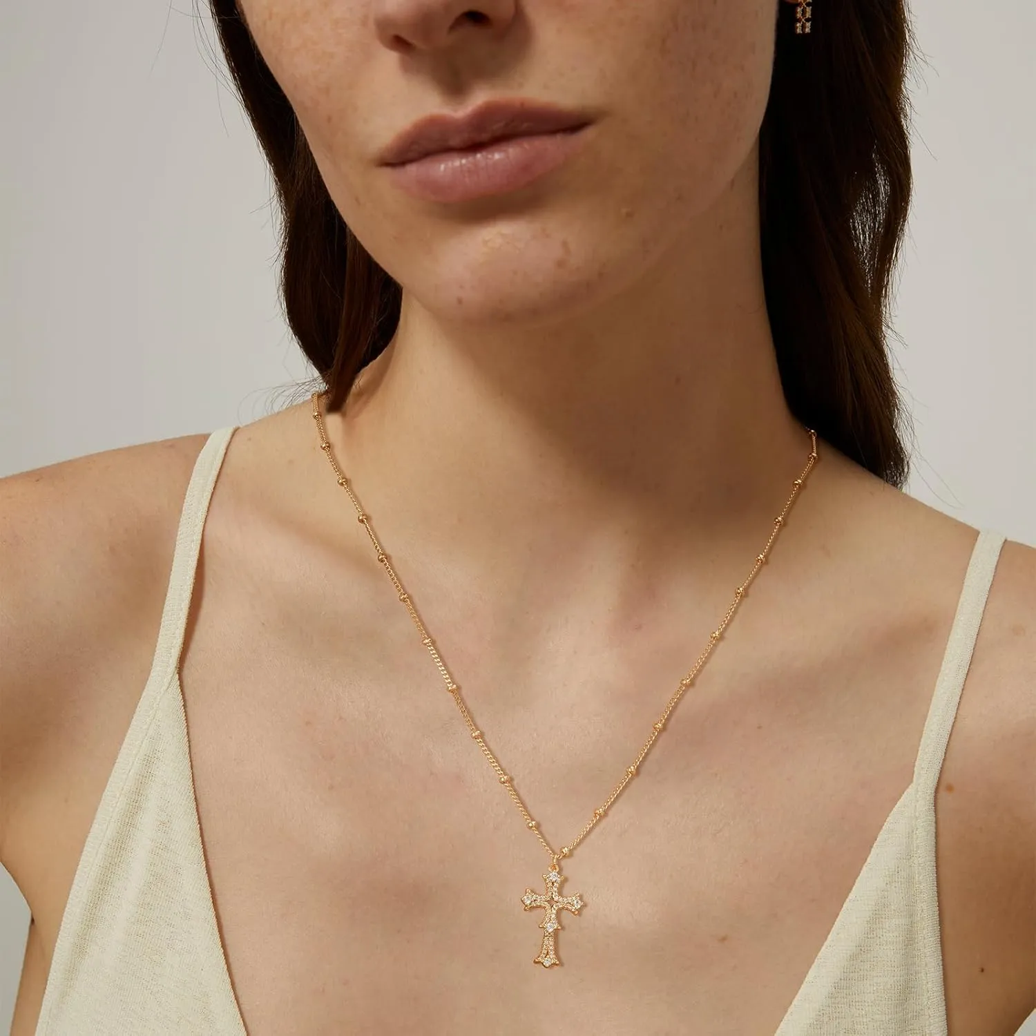 MEVECCO Gold Cross Necklace 18K Gold Plated Cubic Zircon Cross Pendent Necklace Handmade Simple Dainty Chain Necklace Everyday Jewelry