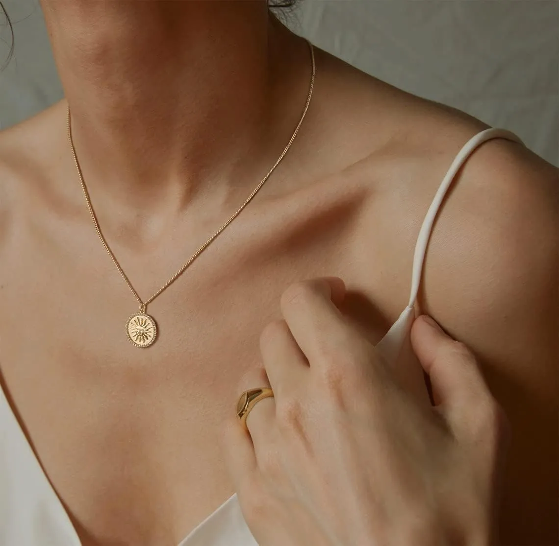 MEVECCO Women Gold Necklace Coin Disc Celestial Patterned Engraved Pendant 18K Gold Plated Simple Personalized Dainty Chain Jewelry Gift