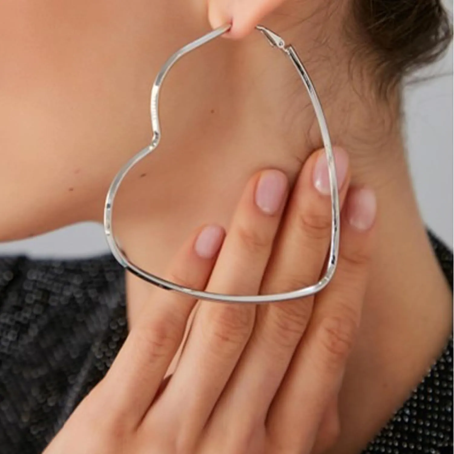OOOPEL 2mm Thin 3D Laser-Cut Silver Heart Hoop Earrings for Women Gold Plating S925 Silver Post Heart Hoops Minimalist Gold Heart Shaped Hoops for Work/Travel/Gift