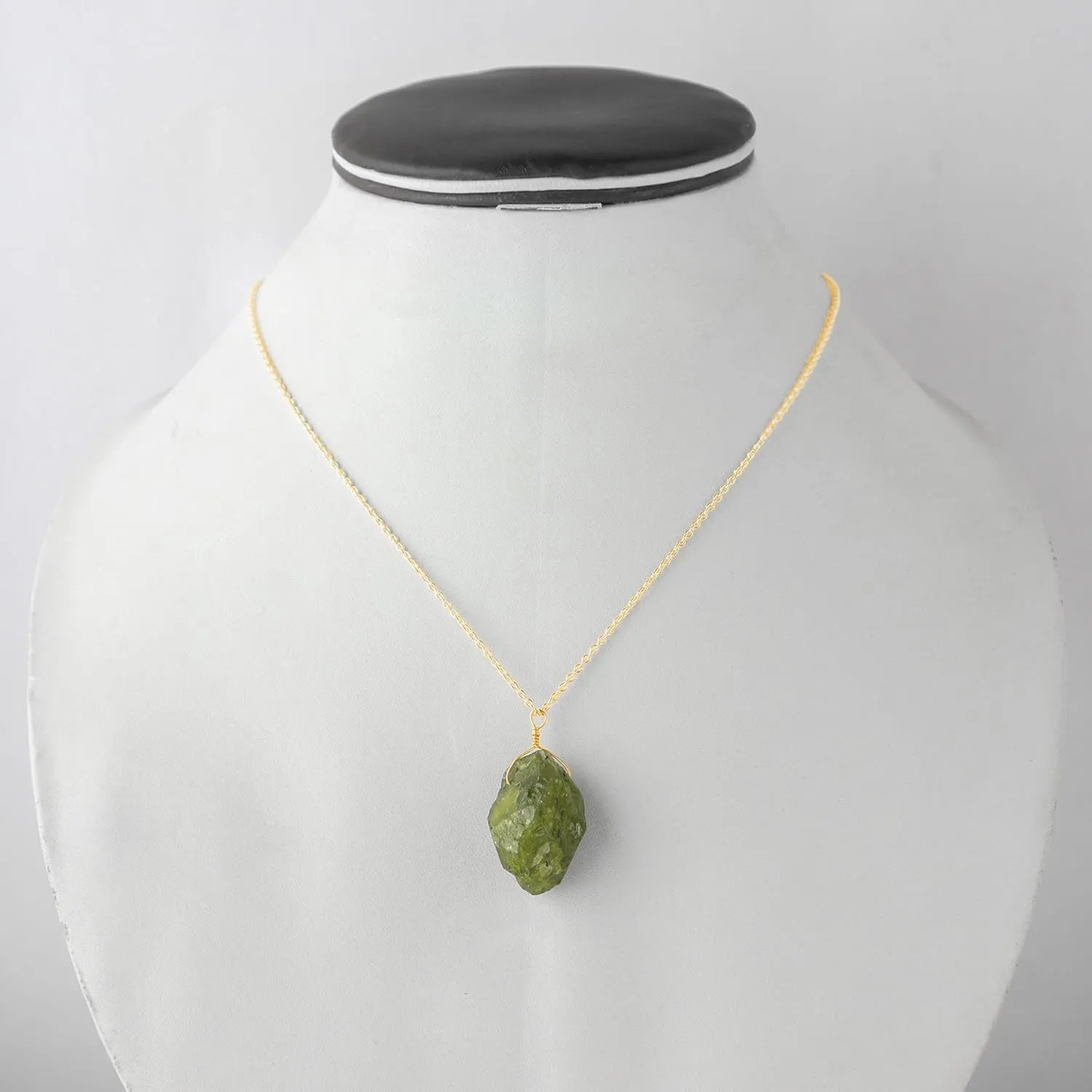 Raw Crystal Necklace,Peridot Rough Stone Necklace, Dainty Stone Pendant, Healing Crystals Healing Stone Pendant for Beauty, Love and Positive Energy, Jewelry Gift (peridot)