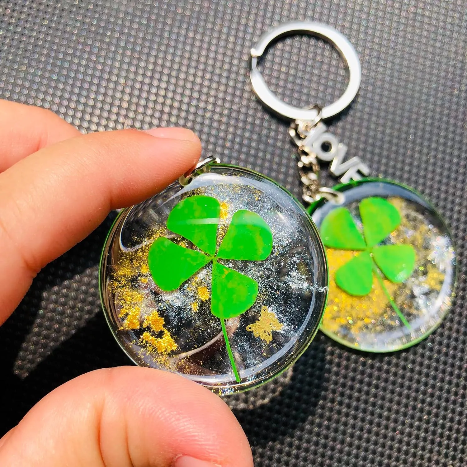 Real Lucky Green 4 Leaf Clovers Key Ring Four Leaf Clover Keychain for WomenGirl Boy Charms Keychain Accessories