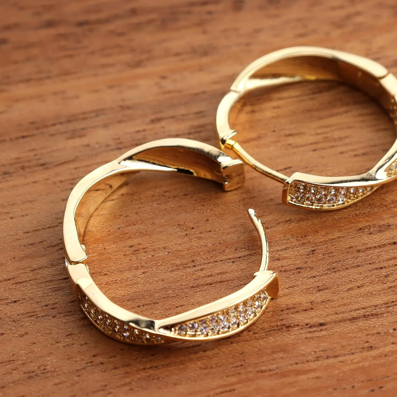 Sonateomber Large Chunky Gold Hoop Earrings for Women statement Huggie Fashion Prom Wedding Jewelry Gift