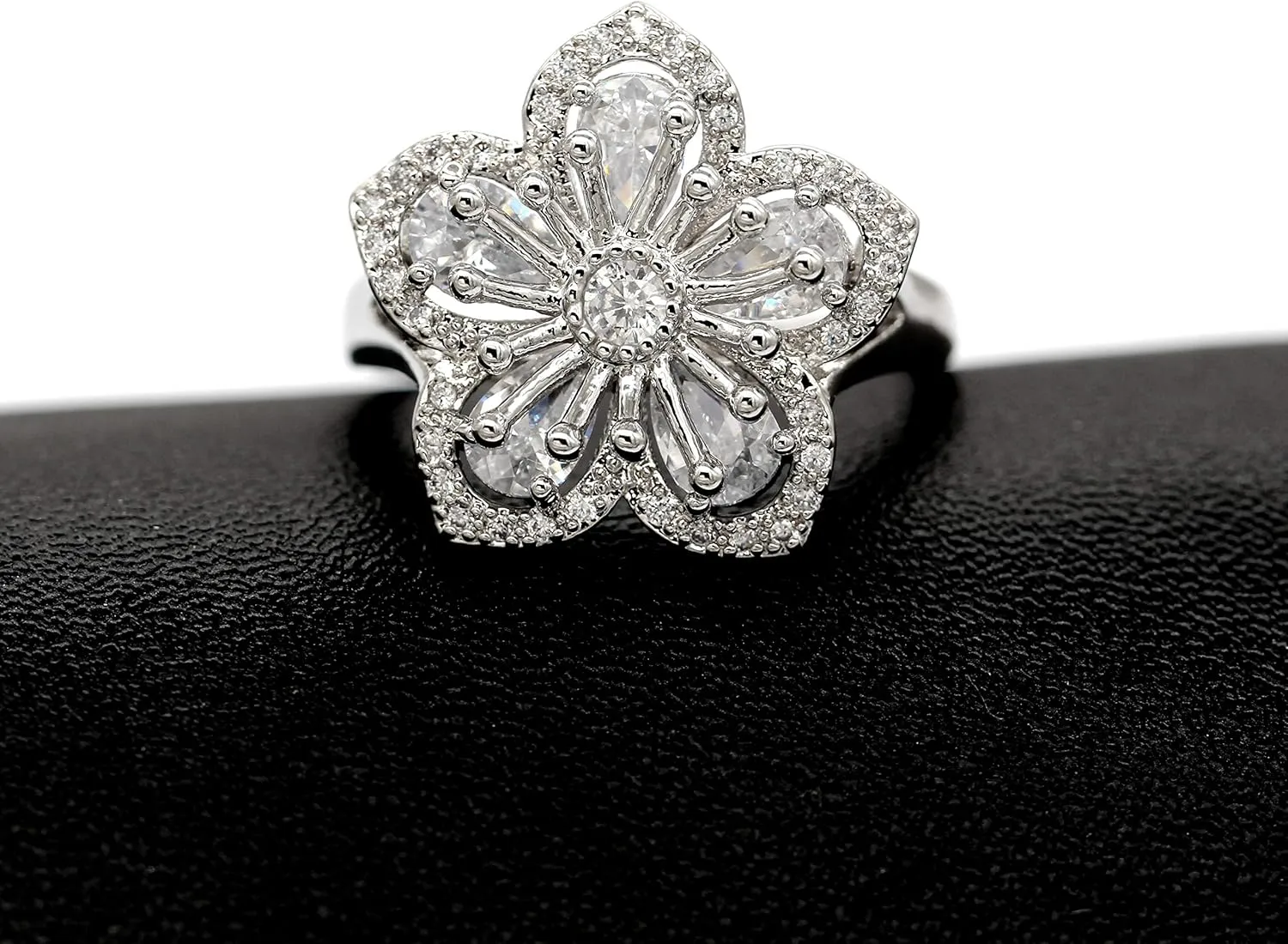 Uloveido Platinum Plated White Sakura Flower Rings with Pear Cut Cubic Zirconia Wedding Peach Blossom Ring Engagement Y581