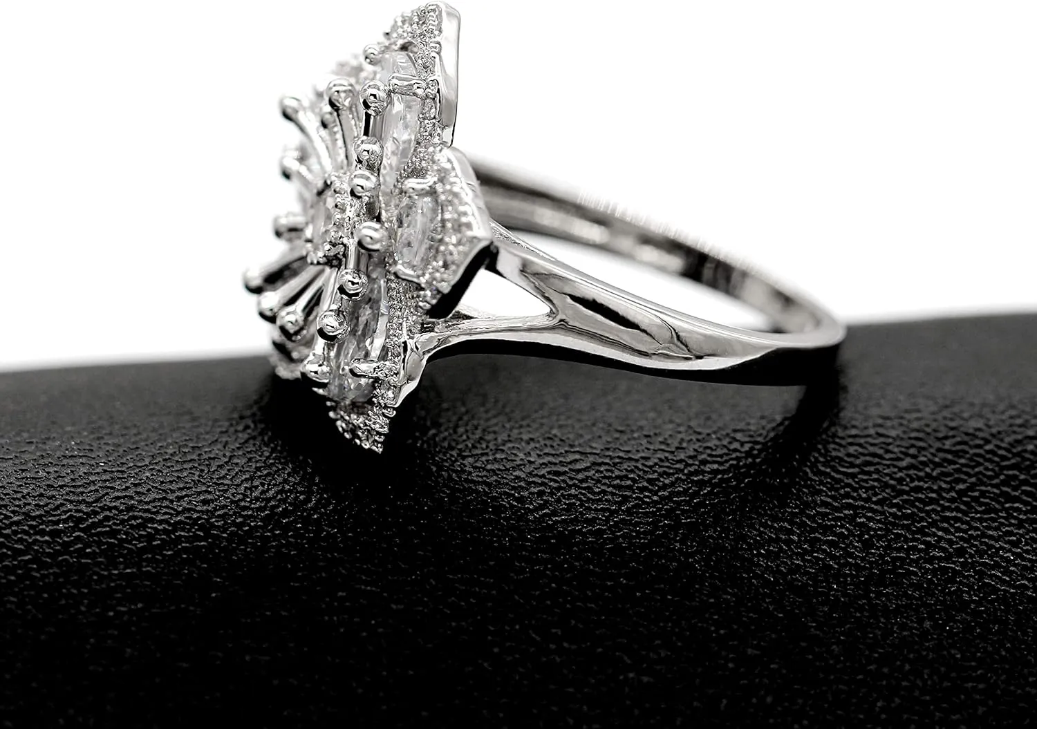 Uloveido Platinum Plated White Sakura Flower Rings with Pear Cut Cubic Zirconia Wedding Peach Blossom Ring Engagement Y581