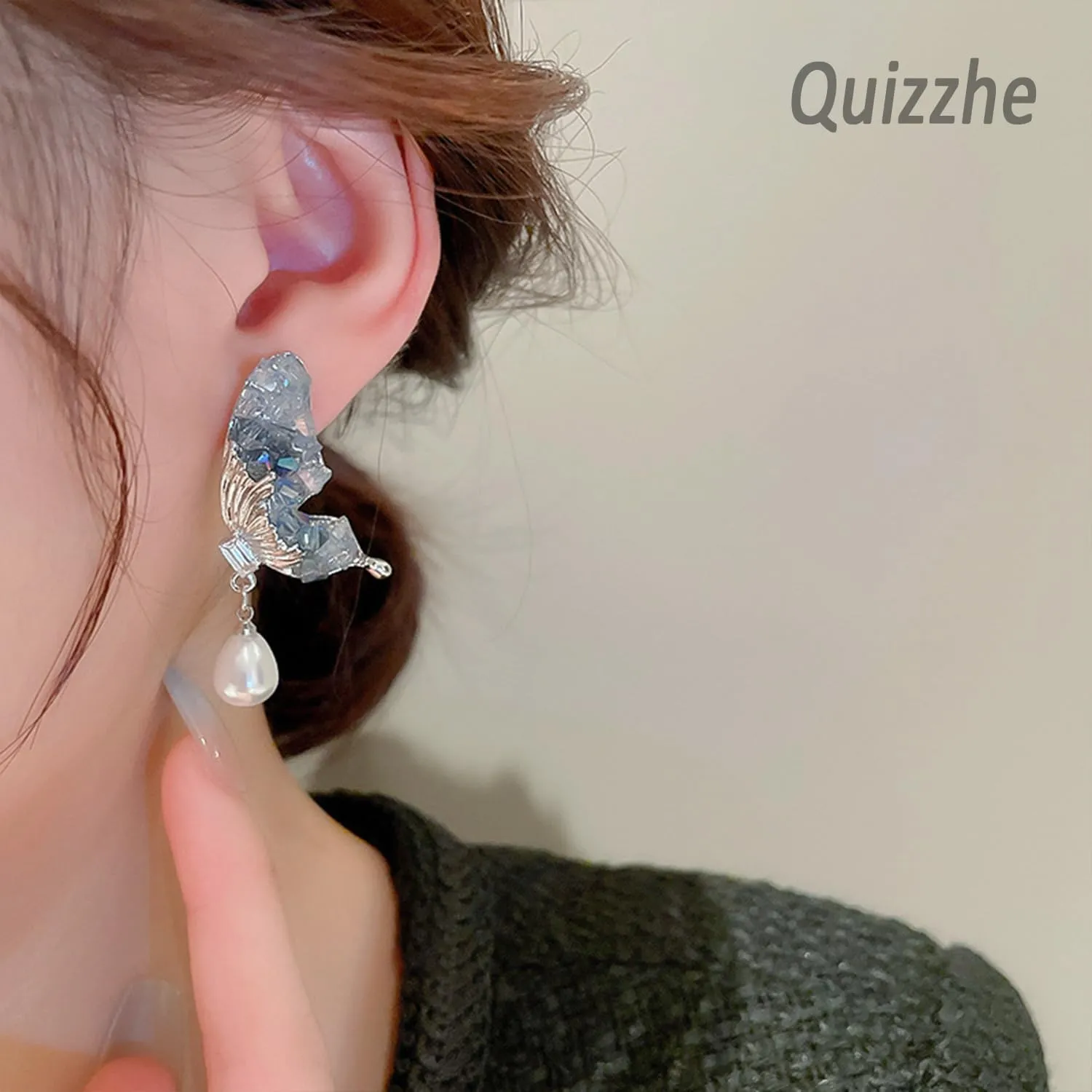 Vintage Teardrop Pearl Drop Earrings Dainty Ice Crystal Butterfly Wing Stud Blue Crystal Butterfly Dangling Pearl Earrings Party Weddings Trendy Jewelry Gifts for Womens